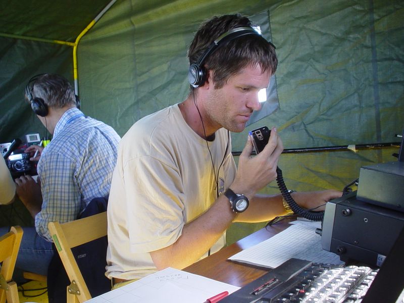 Au micro lors du contest VHF-UHF de juillet 2005 au Chasseron